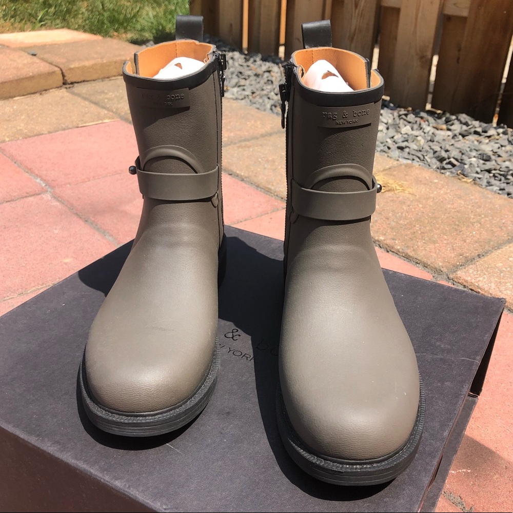 NWT Rag & Bone Moto rain boot in smoke - Picture 3 of 7